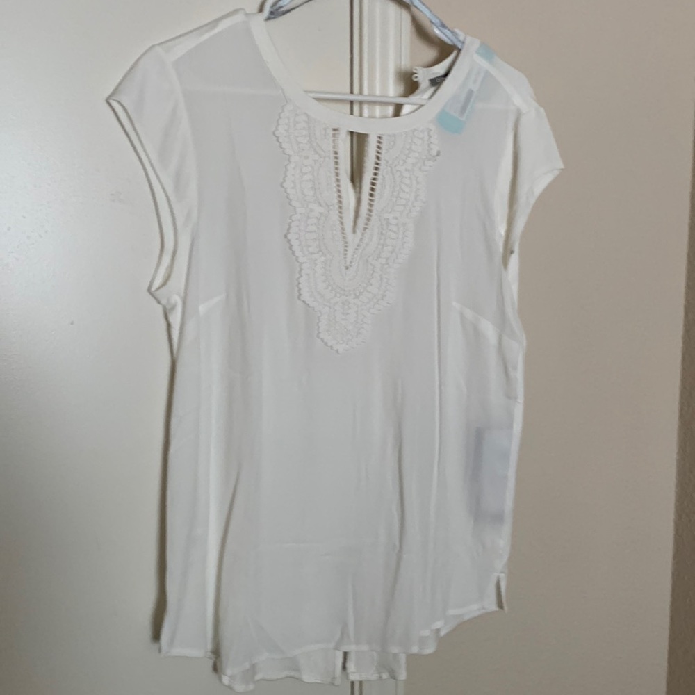 Cream colored danielrainn top with lace details. Cap sleeve. Medium.